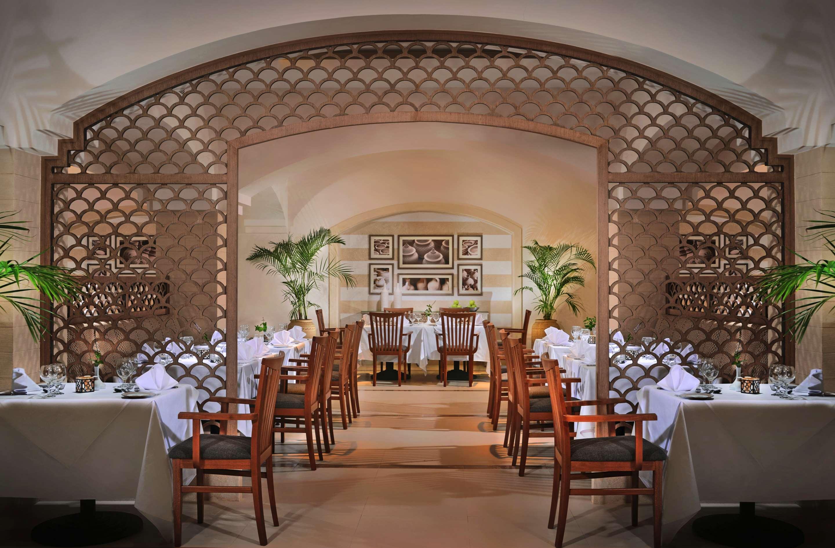 فندق شتايجنبرجر ألكازار شرم الشيخ المظهر الخارجي الصورة The restaurant at the Four Seasons Hotel, Cairo